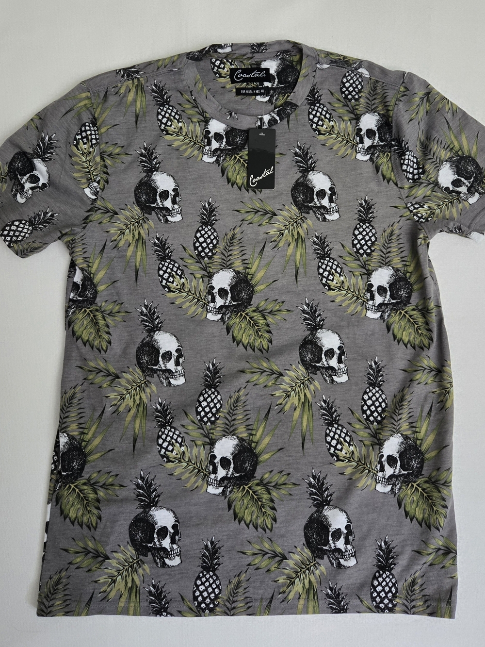 Coastal Men's Gray Skull & Pineapple Print Tee Size Medium, Cotton/Polyester